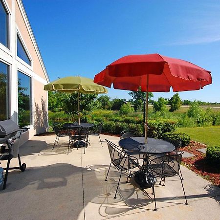 Comfort Inn & Suites Jackson - West Bend Exterior photo