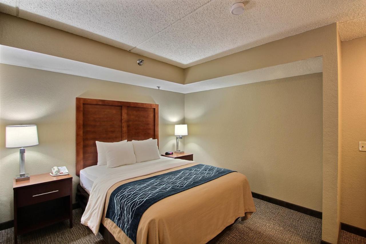 Comfort Inn & Suites Jackson - West Bend Exterior photo