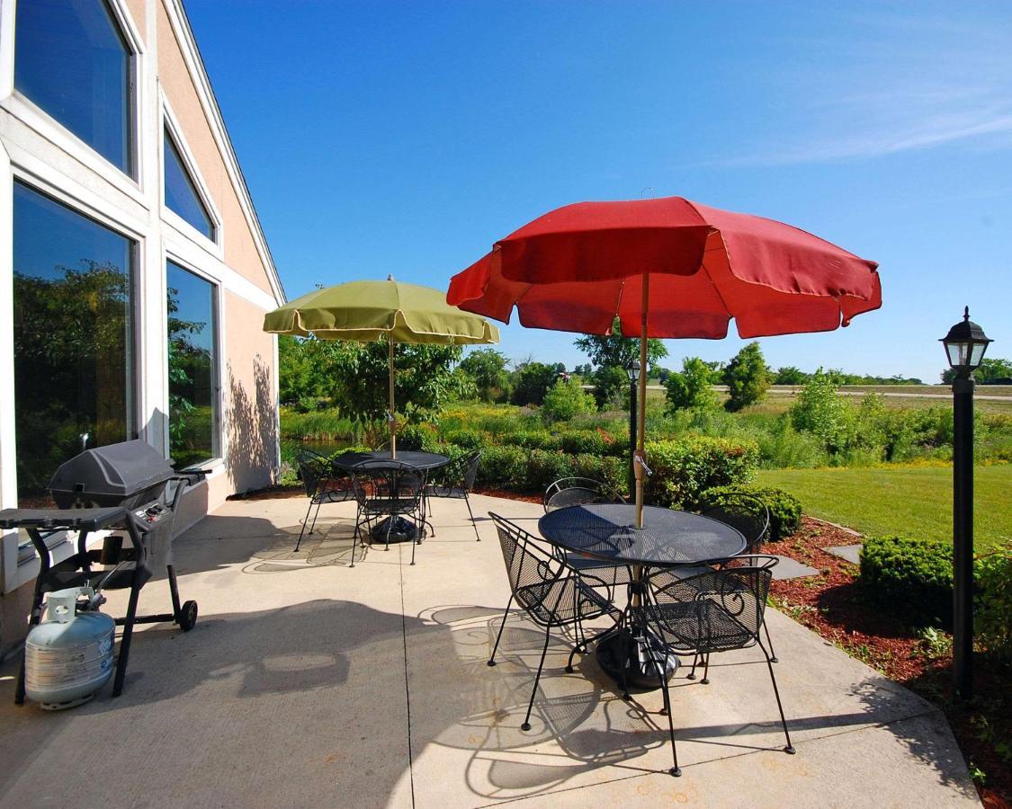 Comfort Inn & Suites Jackson - West Bend Exterior photo