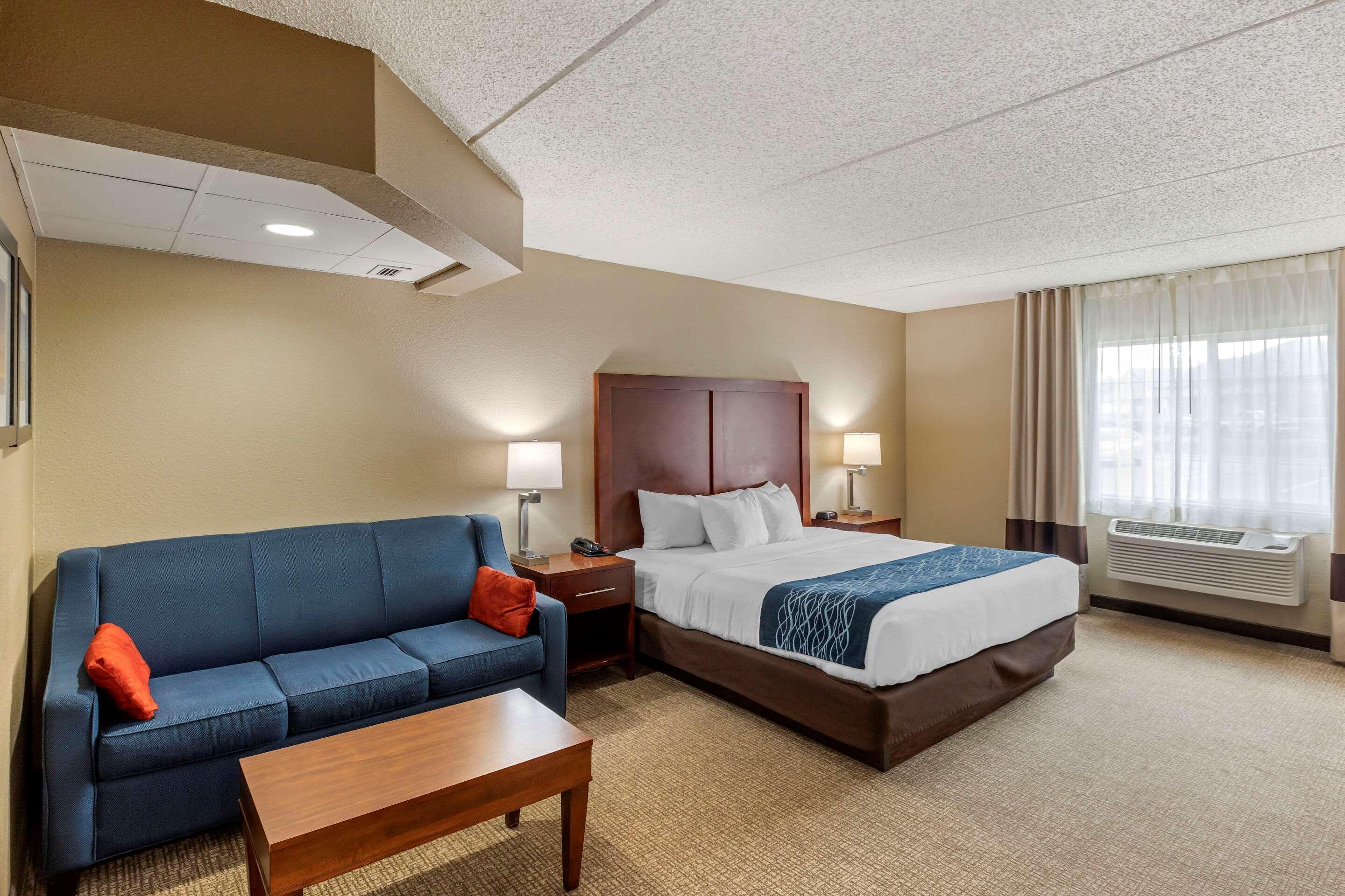 Comfort Inn & Suites Jackson - West Bend Exterior photo