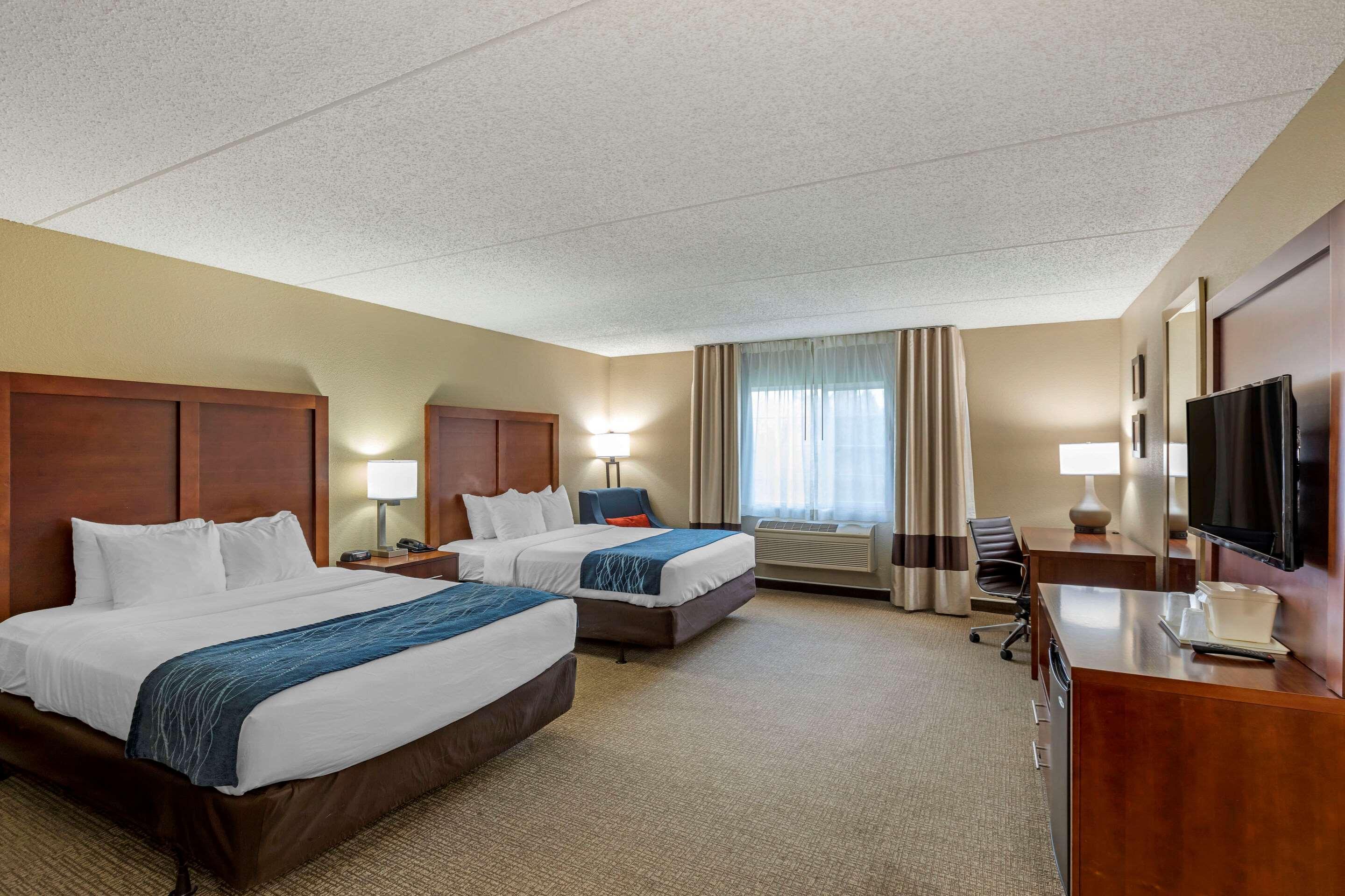 Comfort Inn & Suites Jackson - West Bend Exterior photo