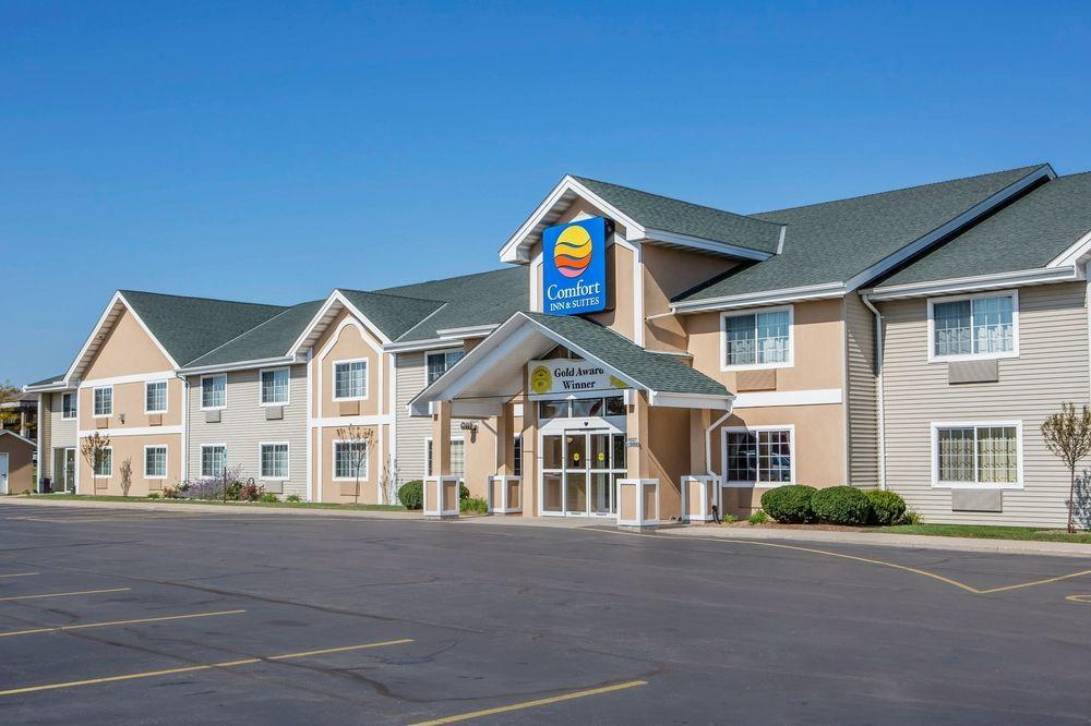 Comfort Inn & Suites Jackson - West Bend Exterior photo