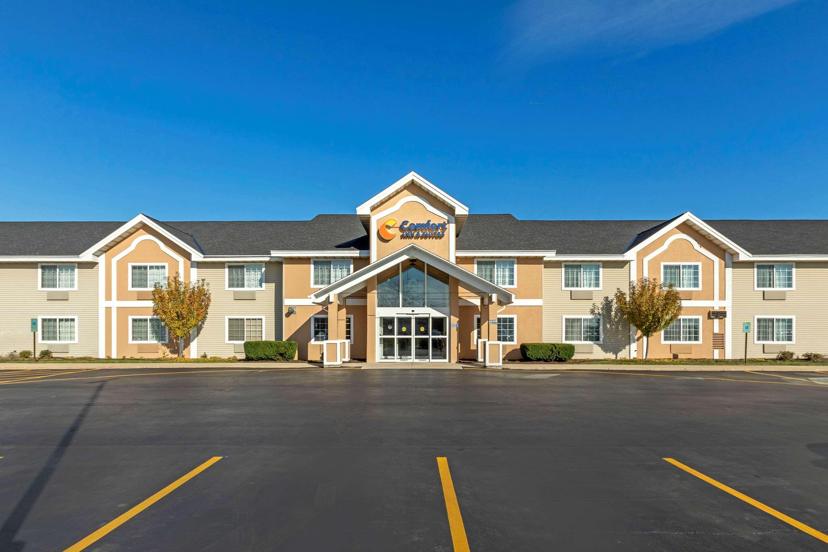 Comfort Inn & Suites Jackson - West Bend Exterior photo