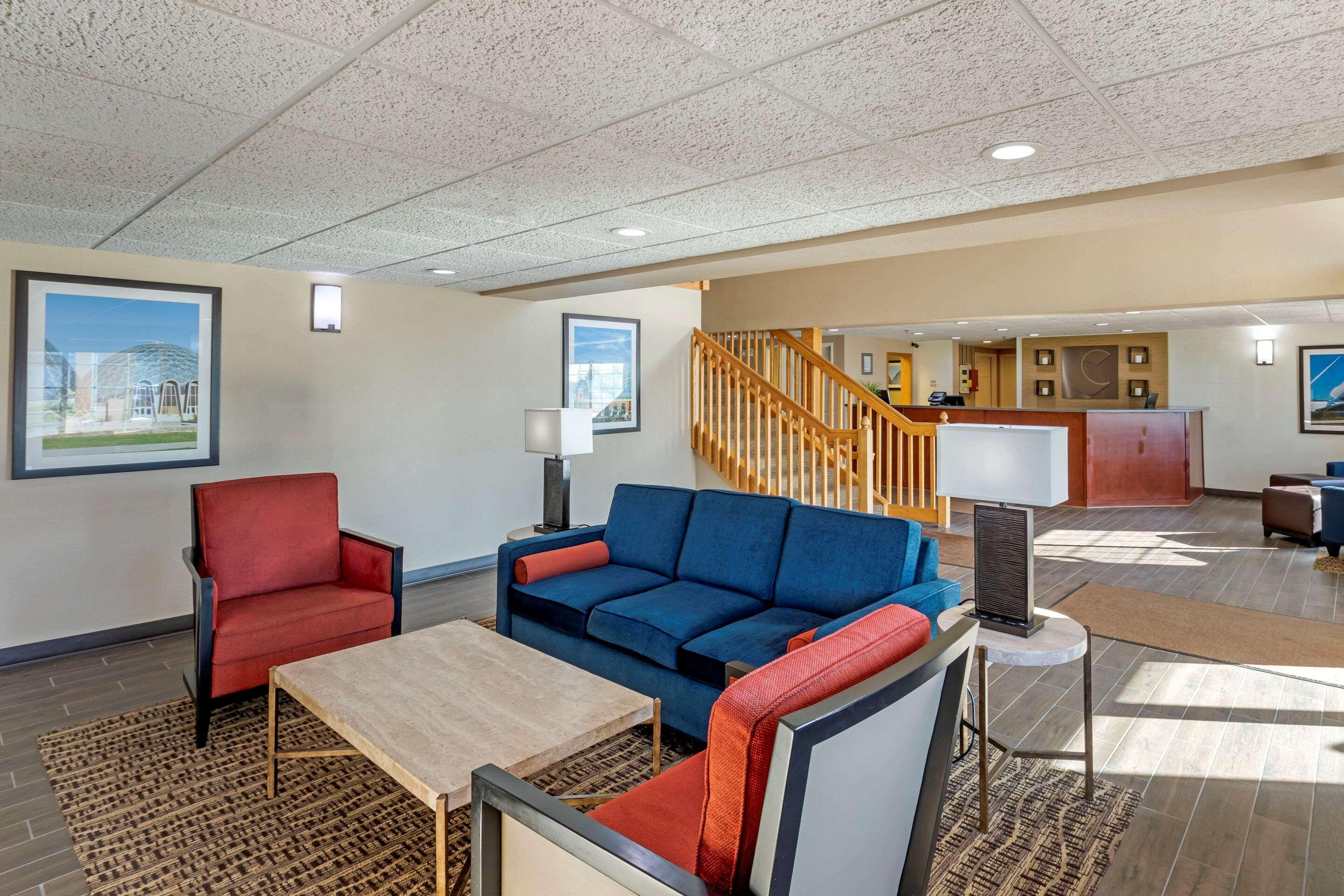Comfort Inn & Suites Jackson - West Bend Exterior photo